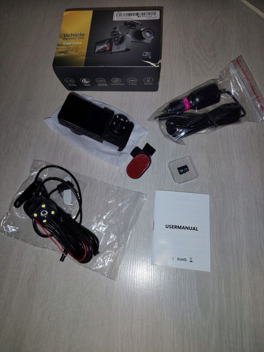 Camera auto de bord triplă cu card FULL HD