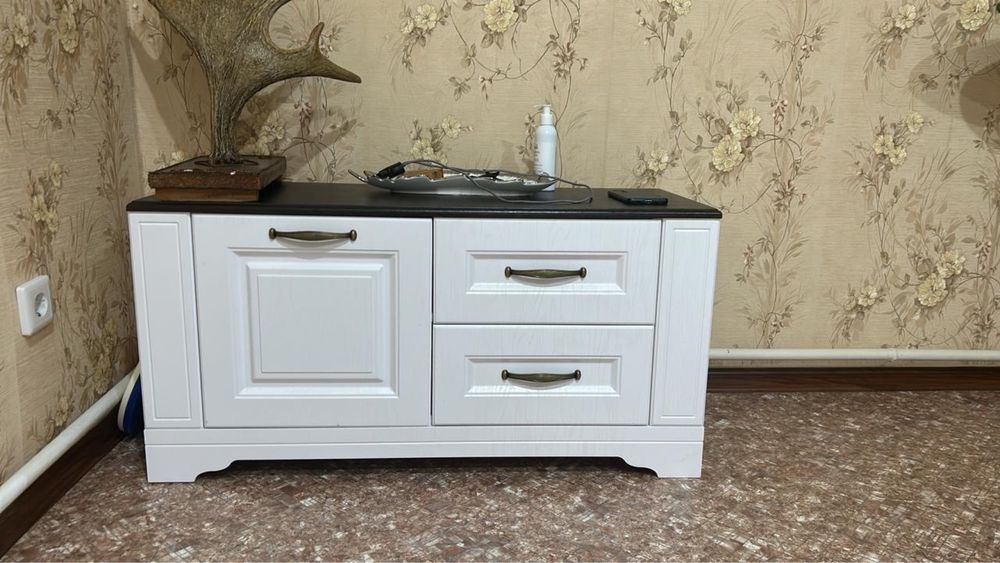 Продам тумбочку под телевизор