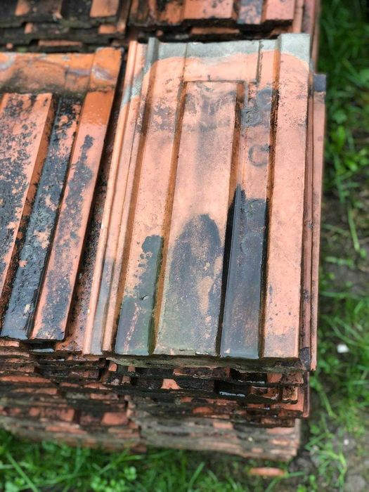 Vand țigle si sobă de teracotă