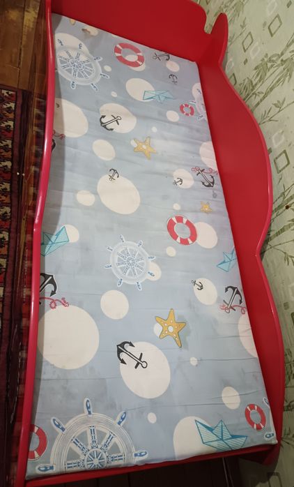 Продам детскую кровать- машинку