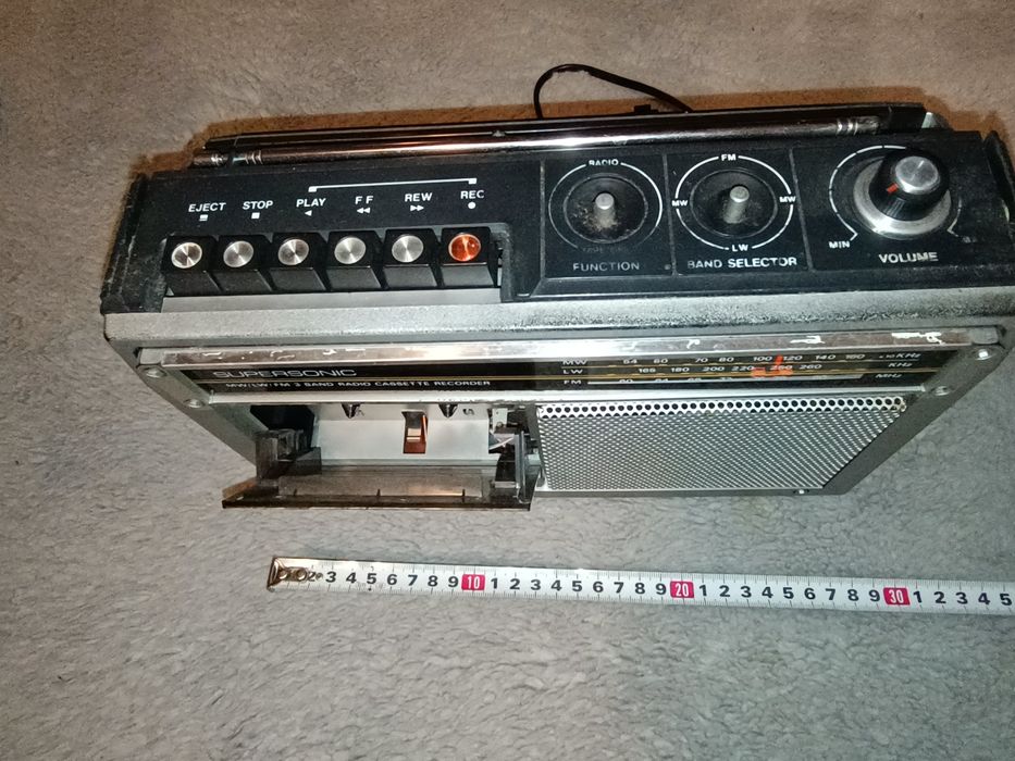 Radio casetofon marca Supersonic