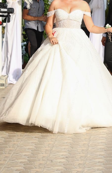 Булчинска рокля с мъниста