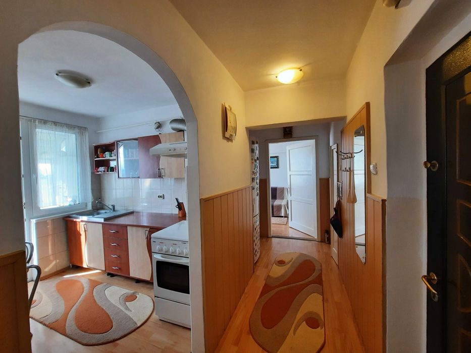 Inchiriez apartament 2 camere zona Bartolomeu - Stupini