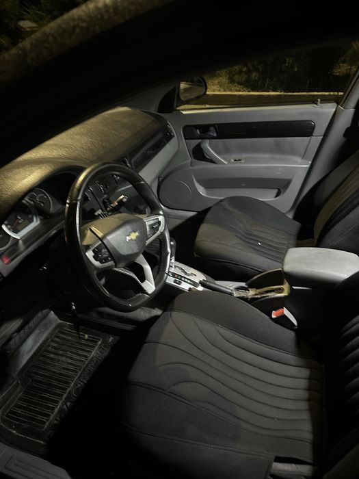 Lacetti 1.8 sotiladi