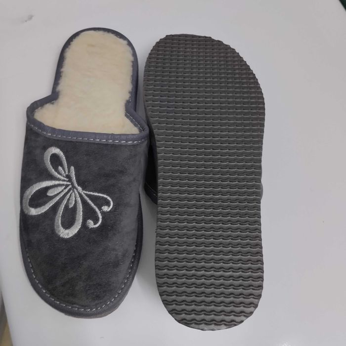 Vand papuci casa noi pentru femei, imblanite, din piele naturala