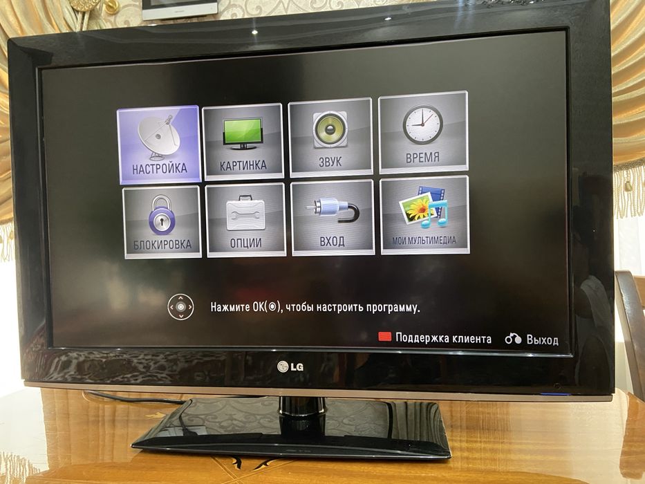 Телевизор LG 32", идеальное состояние, экран без дефектов