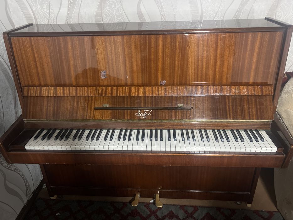 продаётся Пианино Заря