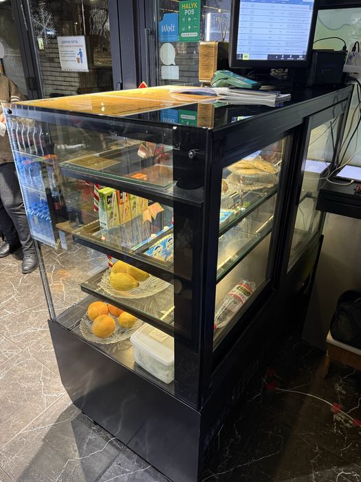 Продам витринный холодильник