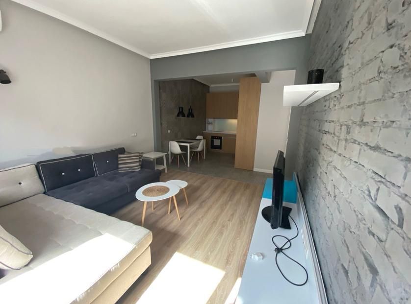 Дава се под наем Двустаен апартамент в София, Център - 68 кв.м за 825 € - Снимка #2