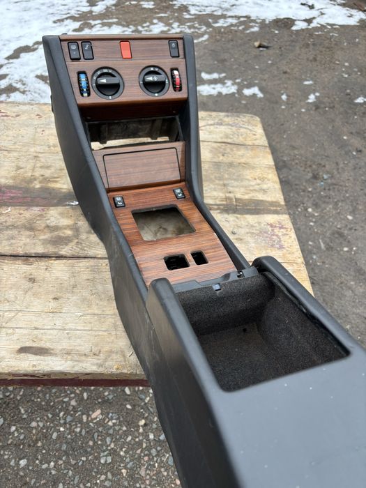 Мерседес 124 Торпеда панель борода дерево