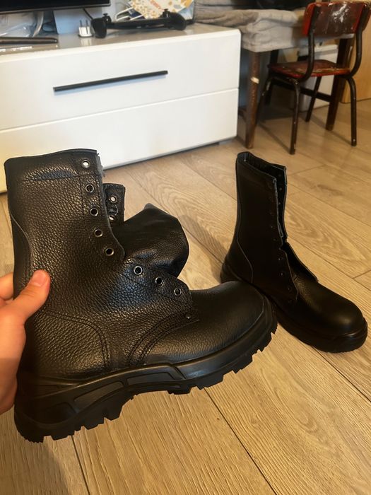 Продам черные кожаные берцы
