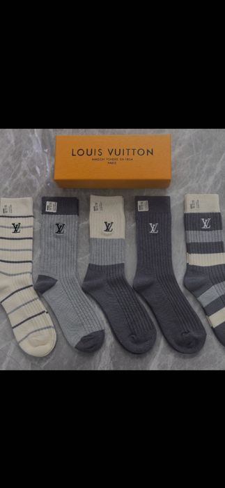 Șosete Louis Vuitton, UGG, Burberry, model 2026, prețul este ptr o pereche