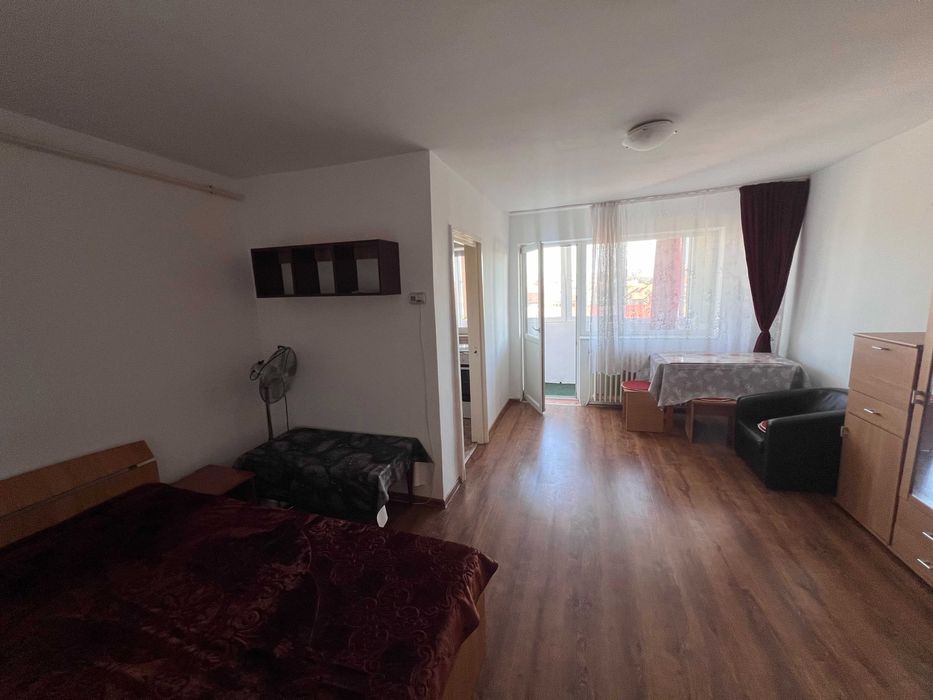 Garsonieră de închiriat în zona cetate