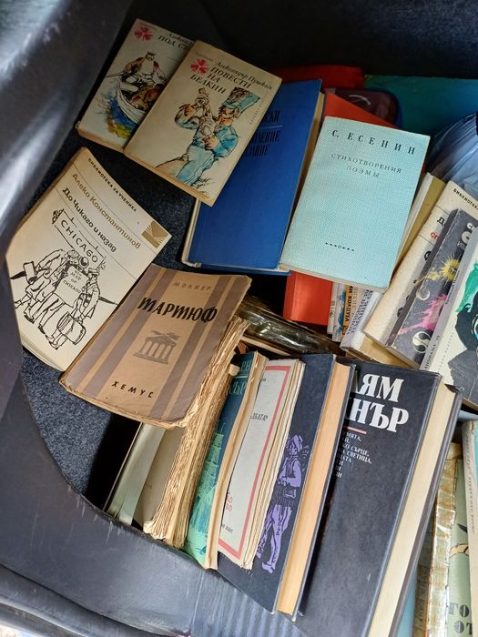 Продавам тези книги