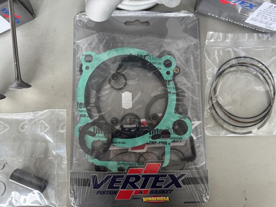 НОВ Комплект Цилиндър Бутало Клапани Гарнитури KTM SX-F 250 2013/2015