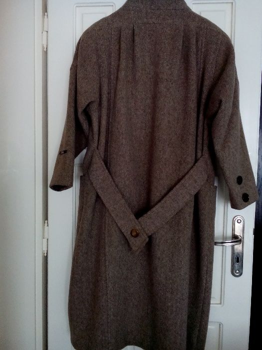 Вълнени палта и трикотажни и кожени манта