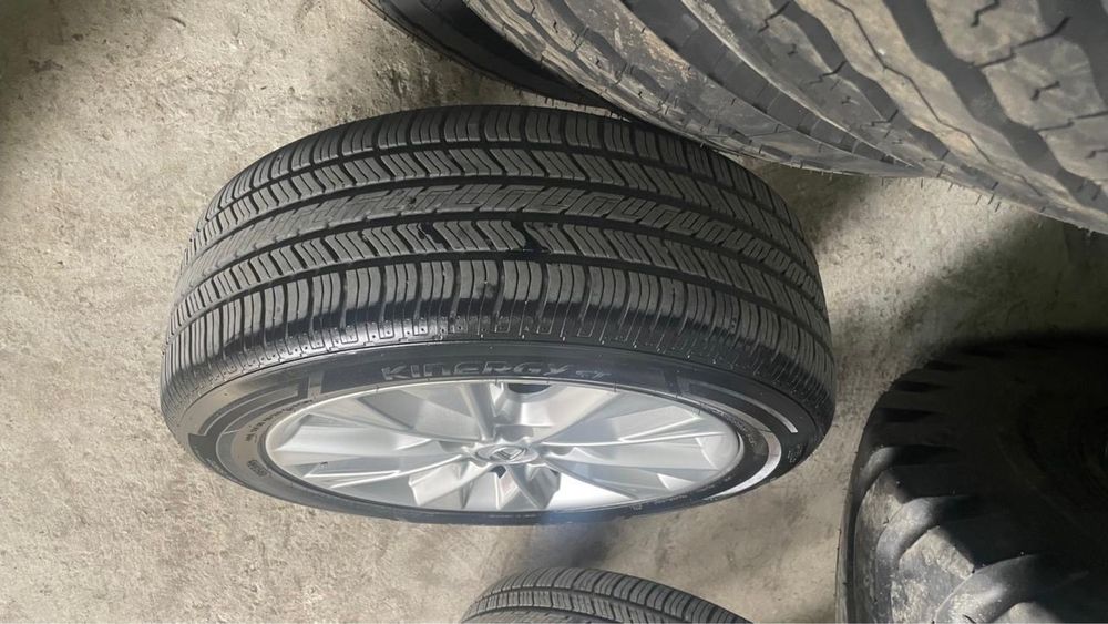 215/55/17 покрышкасы новый, диск оригинал !!