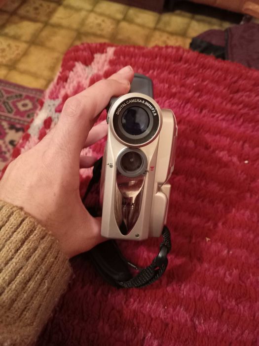 Продавам камера Sony