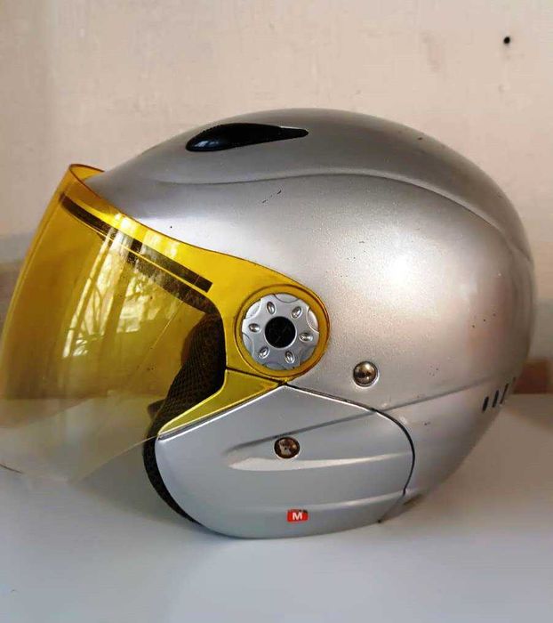 Мотоциклетный шлем М размер (каска)