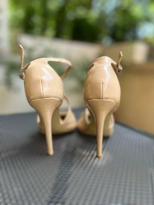 Дамски обувки на висок ток бежови лачени, номер 36