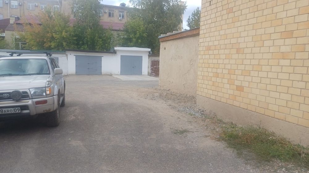 Участок под гараж в центре