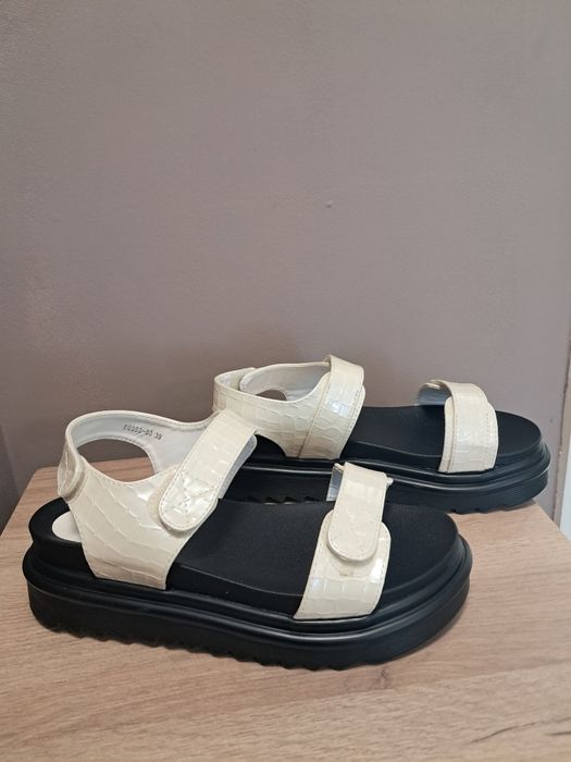 Страхотни сандали