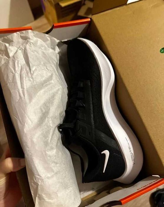 Кроссовки Nike. Отличная цена