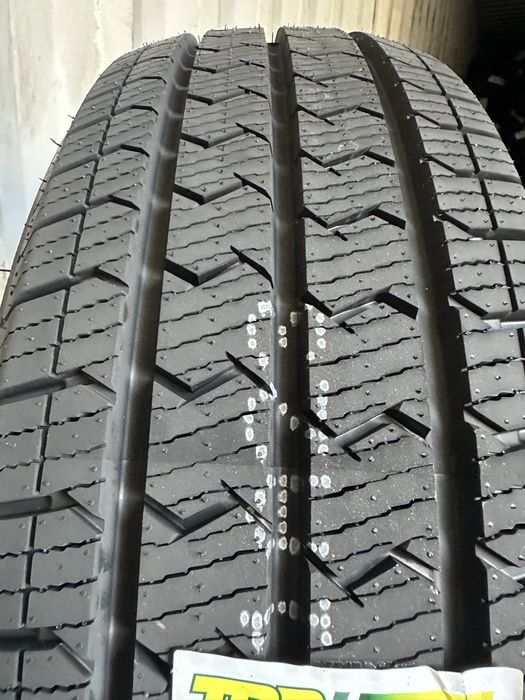 Нови Всесезонни Бусови Гуми TBB TIRES ADVENZZA AS 195/70R15C 104/102S 1957015 1957015C
