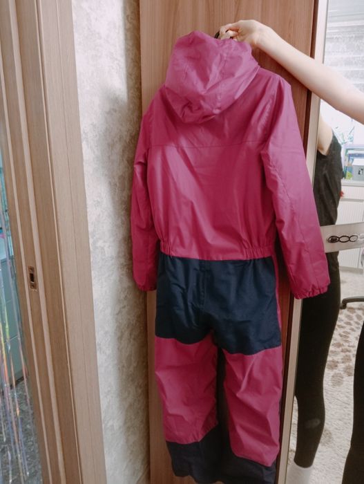 Продам зимний комбинезон на девочку