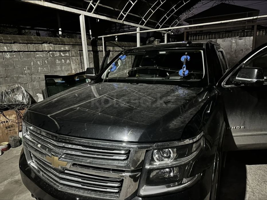 Лобовое стекло Cadillac Escalade