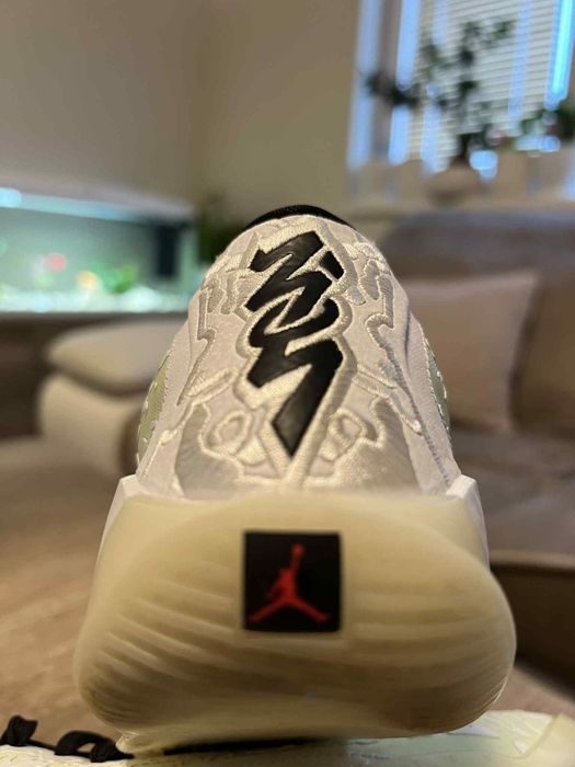 Nike Jordan Zion 3 GS, номер 37,5