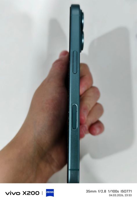 iPhone 16 базовый ,128 гб