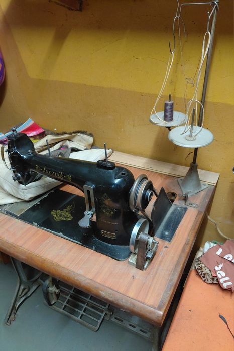 Професионална ЕЛЕКТРИЧЕСКА Шевна Машина LUCZNIK (за кожа)