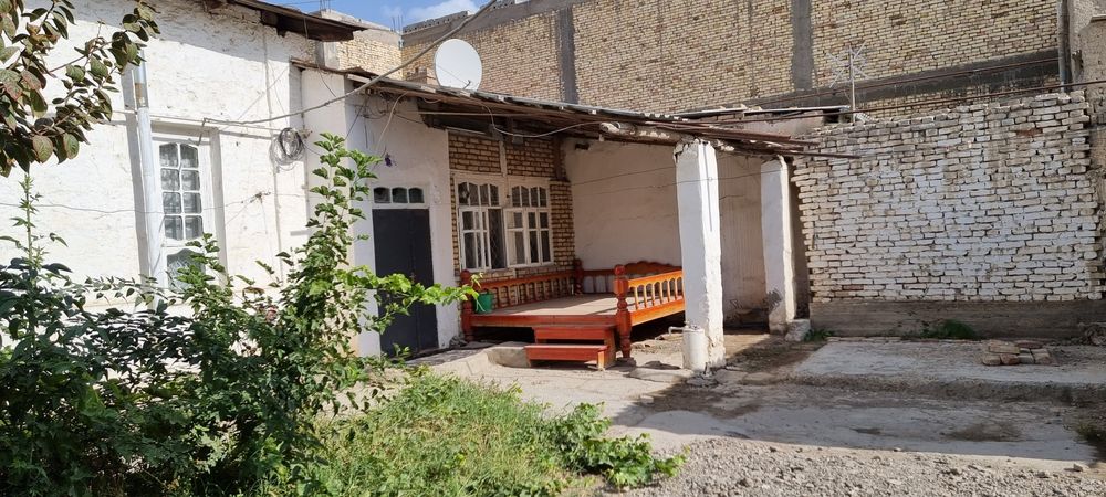 Тезда кичик ховли сотилади