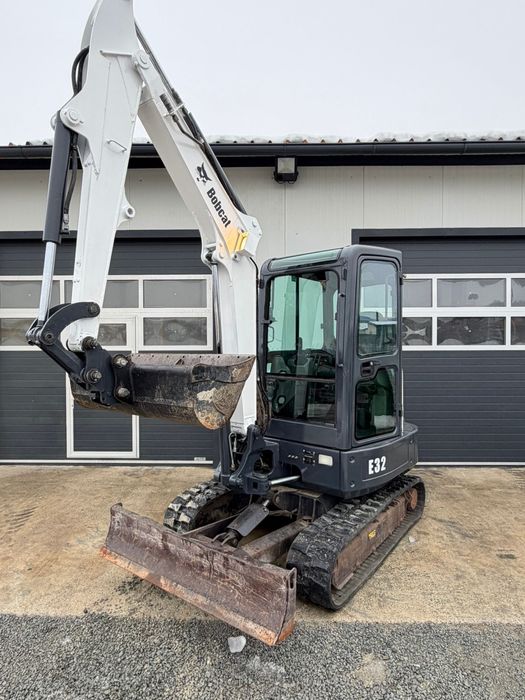 Miniescavator bobcat 3,3 tone