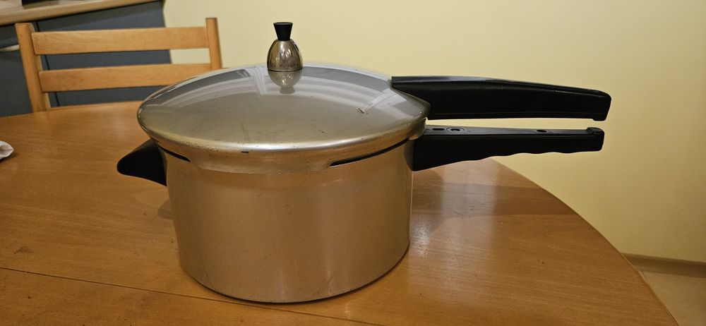 Тенджера под налягане