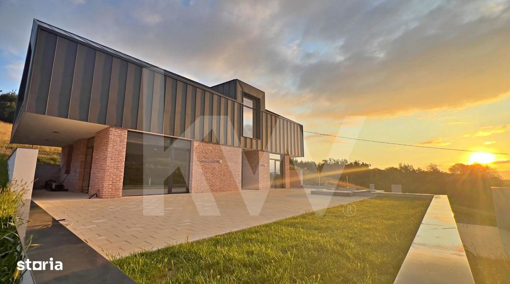 Casa arhitectura moderna cu panorama spre Muntii Fagaras si Cetatea Ci