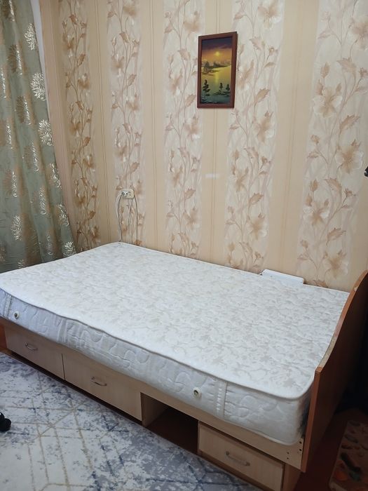 Продам кровать 1,5 с матрасом