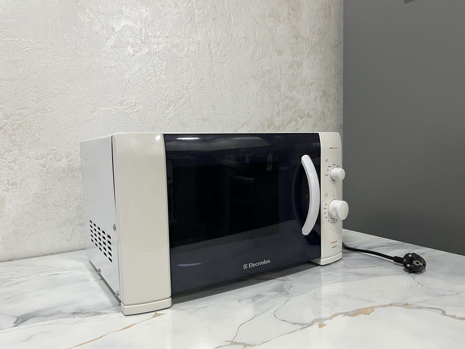 Микроволновка Electrolux