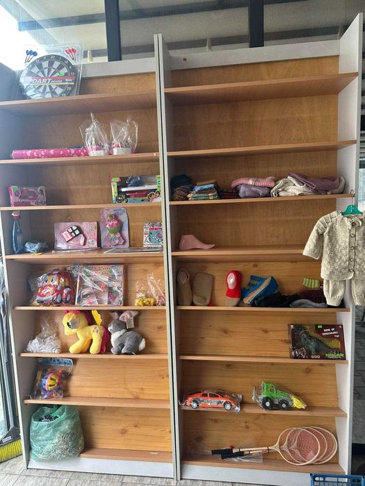 Дървени стелажи , рафтове за стока , книги ...