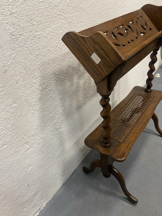 Поставка за вестници дъб резба и ратан England 1940