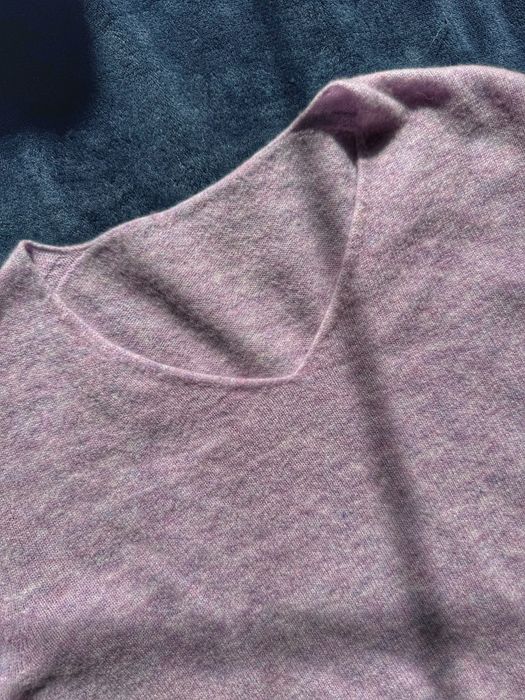 Пуловер лилового оттенка