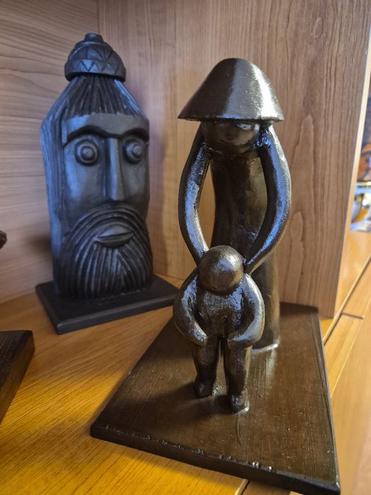 Sculpturi lemn manual