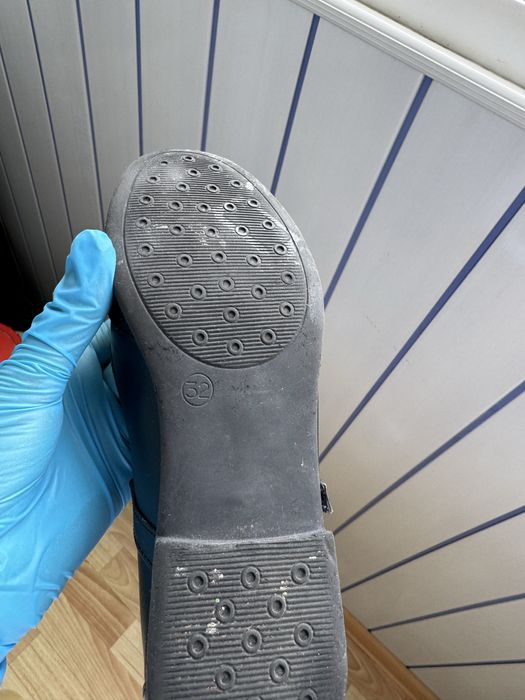 Продам детскую обувь