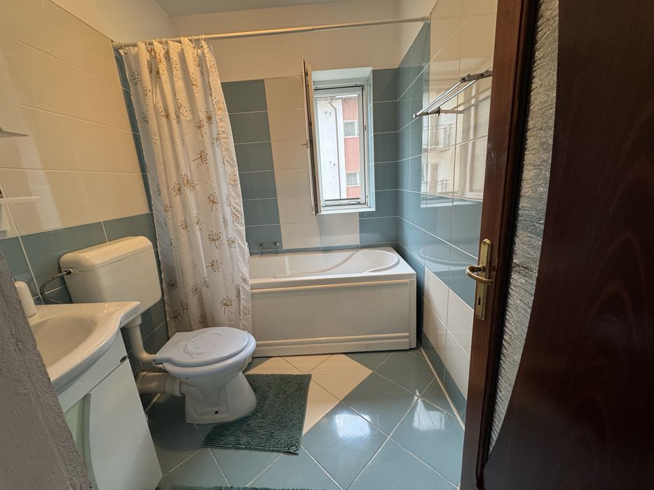 Vând apartament 70 mp +loc de parcare, etaj intermediar, Brădet