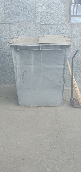 Мусорный контейнер
