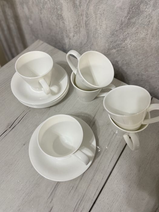 Набор чашек с блюдцами