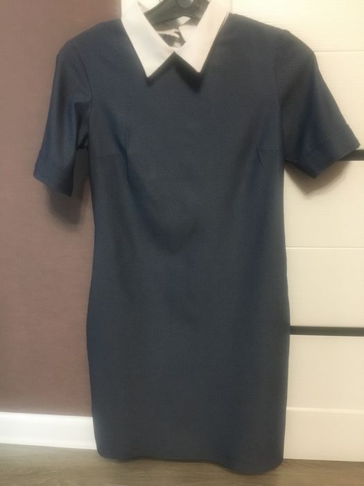 Платье с воротником