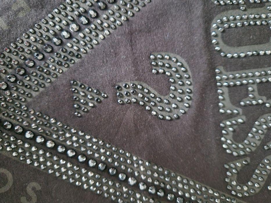 Тениска Guess нова с камъни