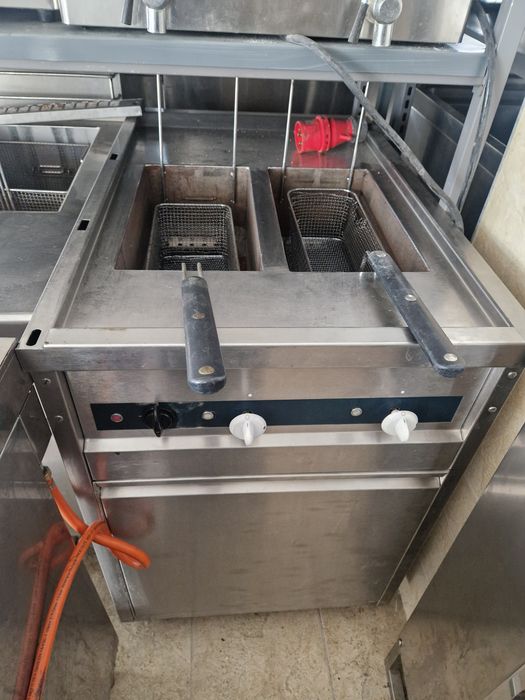 Grill. electric sau gaz  cu banc, la 380v